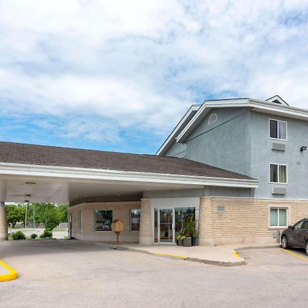 Super 8 By Wyndham Winnipeg West Kültér fotó
