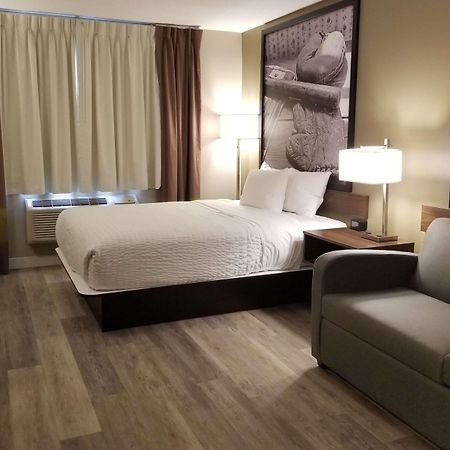 Super 8 By Wyndham Winnipeg West Kültér fotó