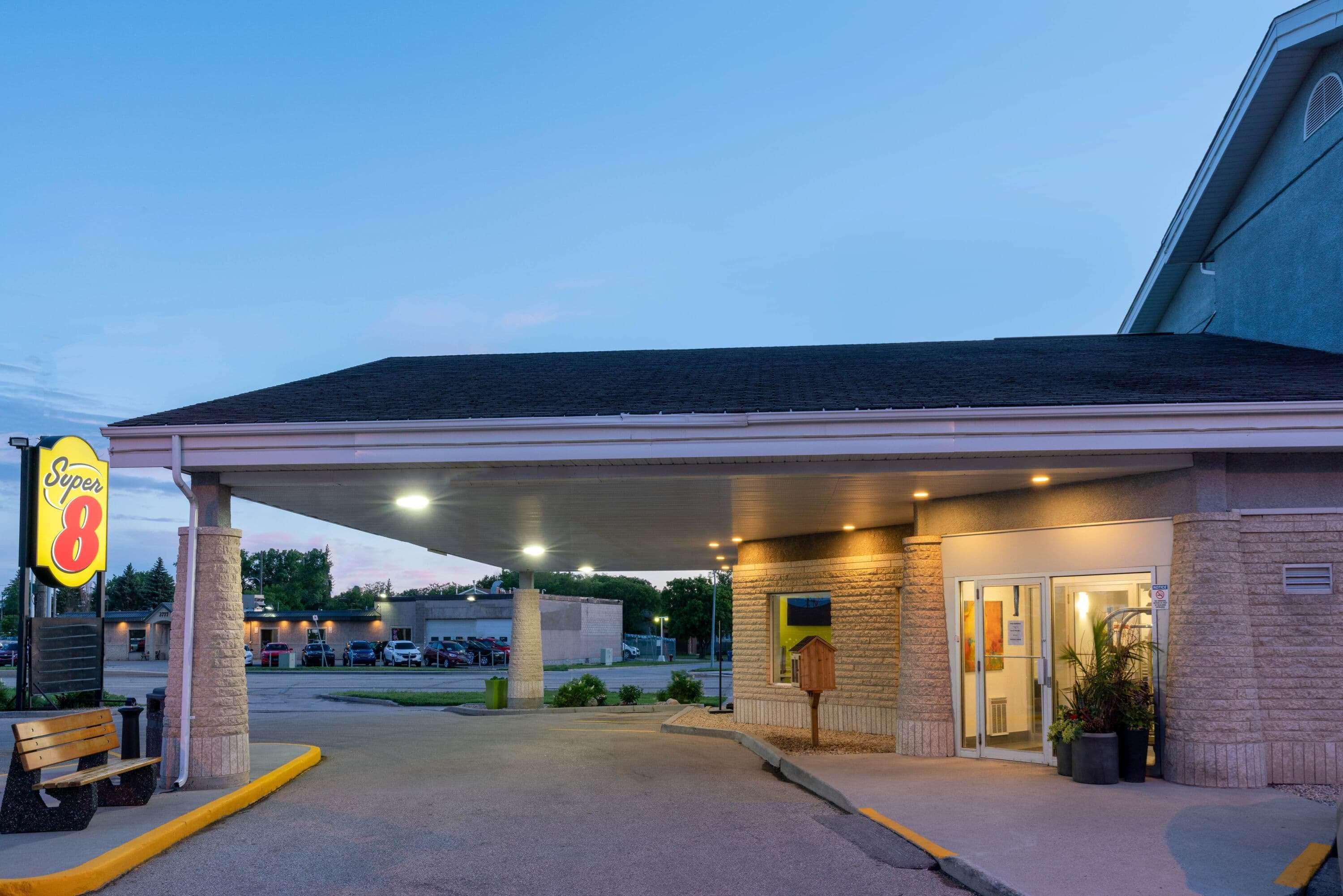 Super 8 By Wyndham Winnipeg West Kültér fotó