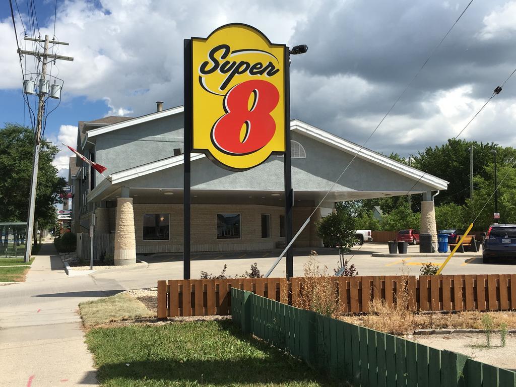 Super 8 By Wyndham Winnipeg West Kültér fotó