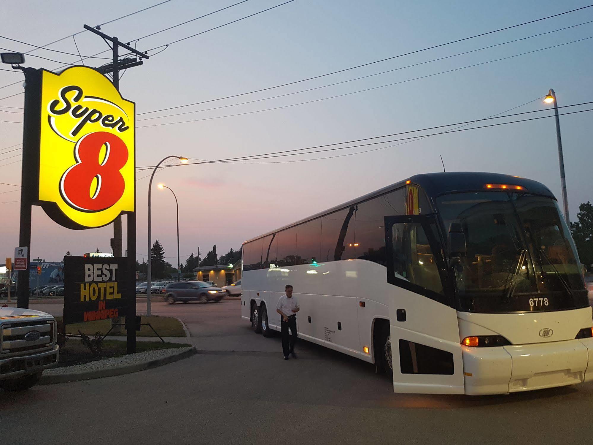 Super 8 By Wyndham Winnipeg West Kültér fotó